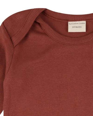 Rib layering top in brick
